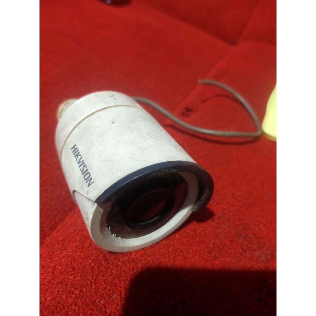 camera cctv kondisi bekas. kabel putus karna di potong.