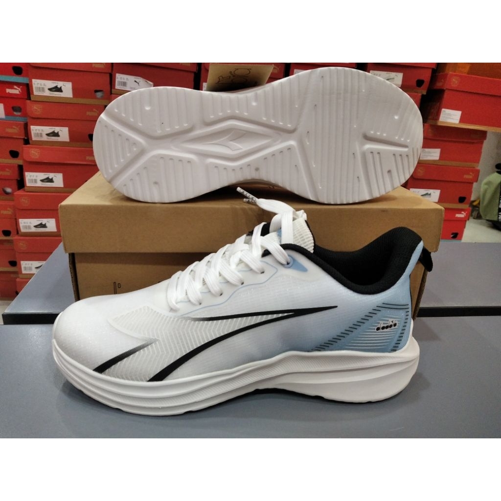 sepatu putih diadora run size 42 original murah