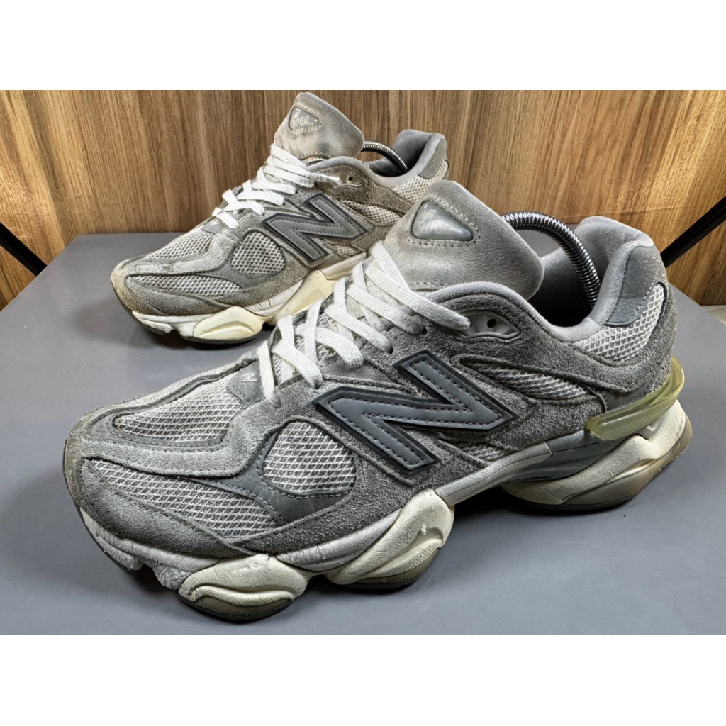Sepatu Bekas/Mantan New Balance NB 9060 Size 45/29Cm