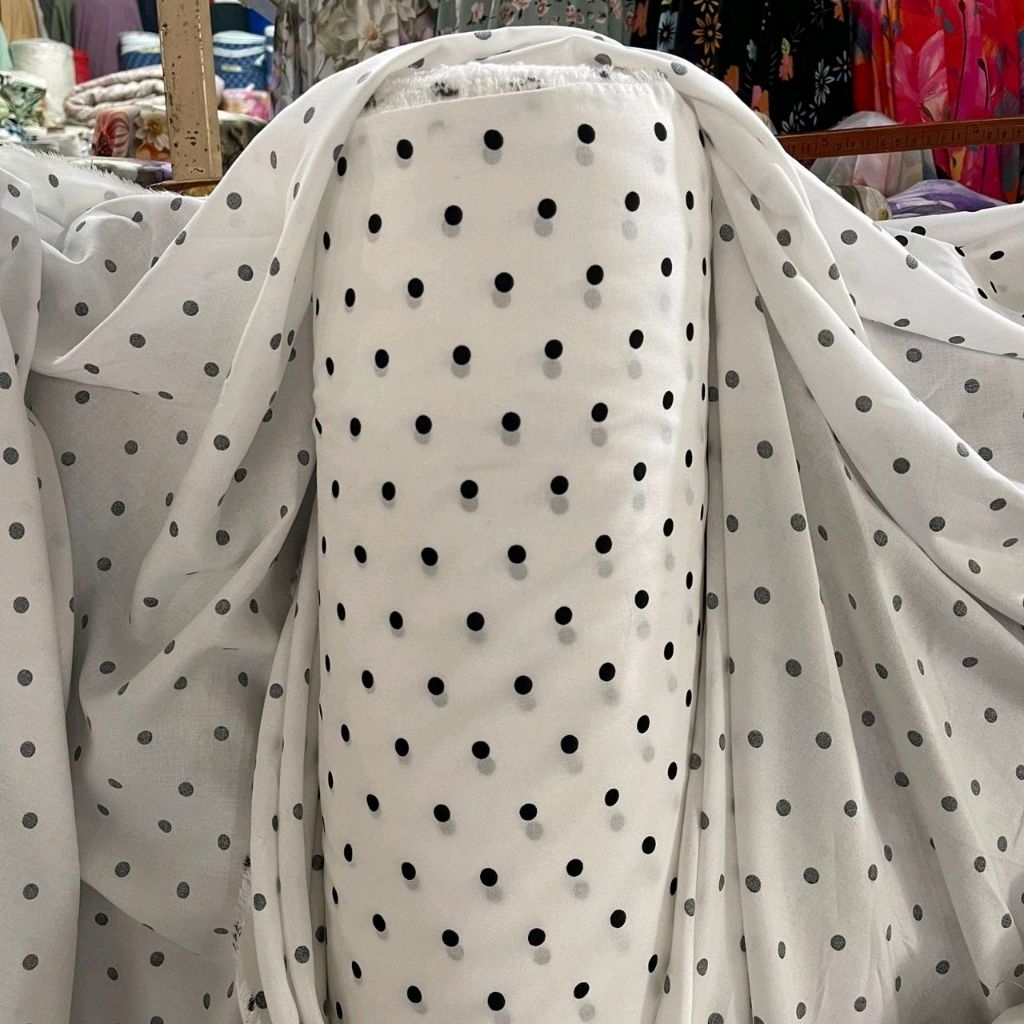 kain katun rayon viscose premium motif polkadot kecil terbaru dasar putih dan butter yellow