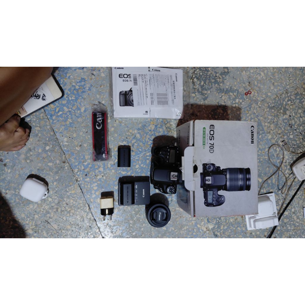 KAMERA DSLR CANON 70D + LENSA CANON 50MM FIX