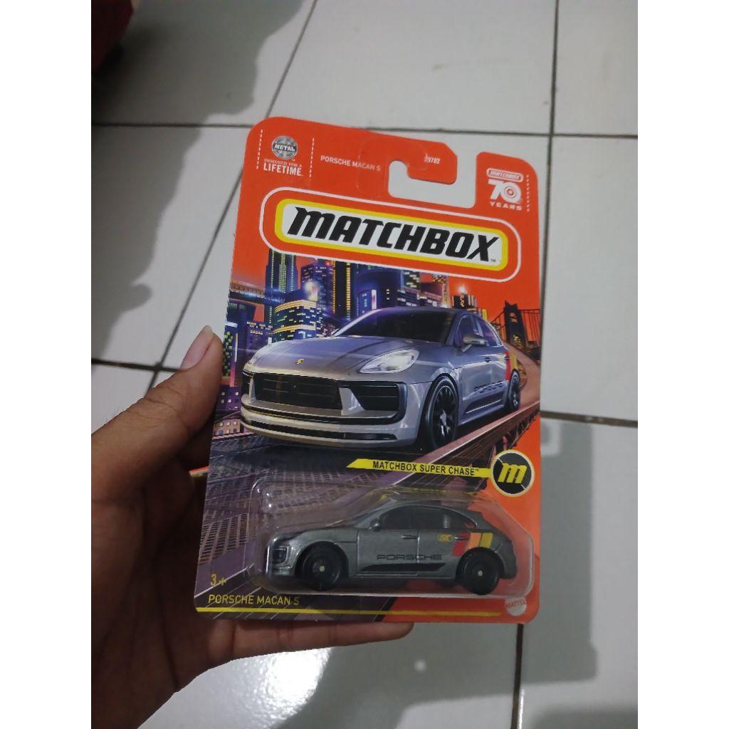 Matchbox super chase porsche macan