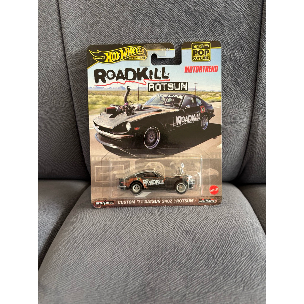 Hot wheels Premium POP CULTURE CUSTOM 71 DATSUN 24OZ ROTSUN ROADKILL  /  84 Corvette MTV / BATMAN TH