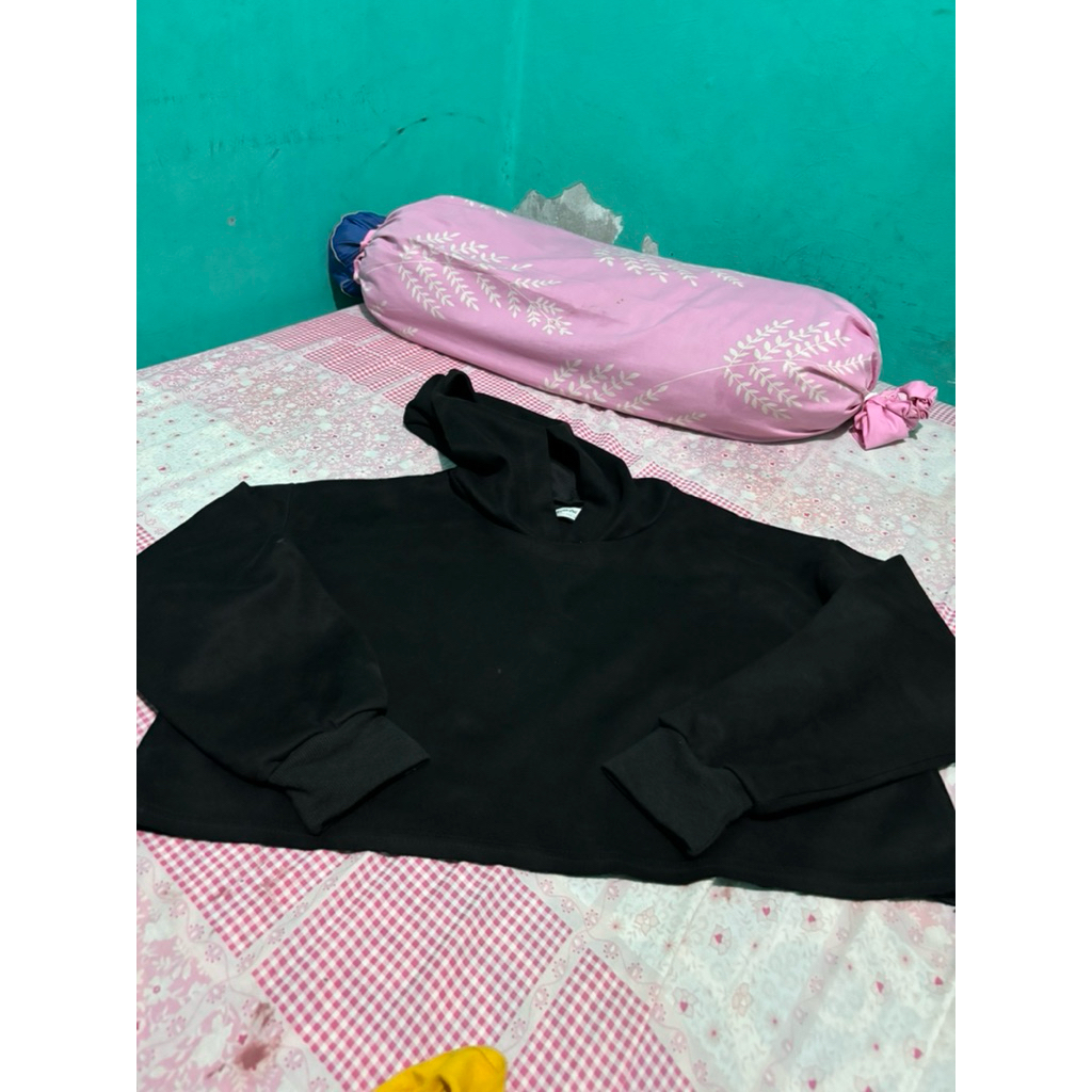 pl hoodie crop hitam