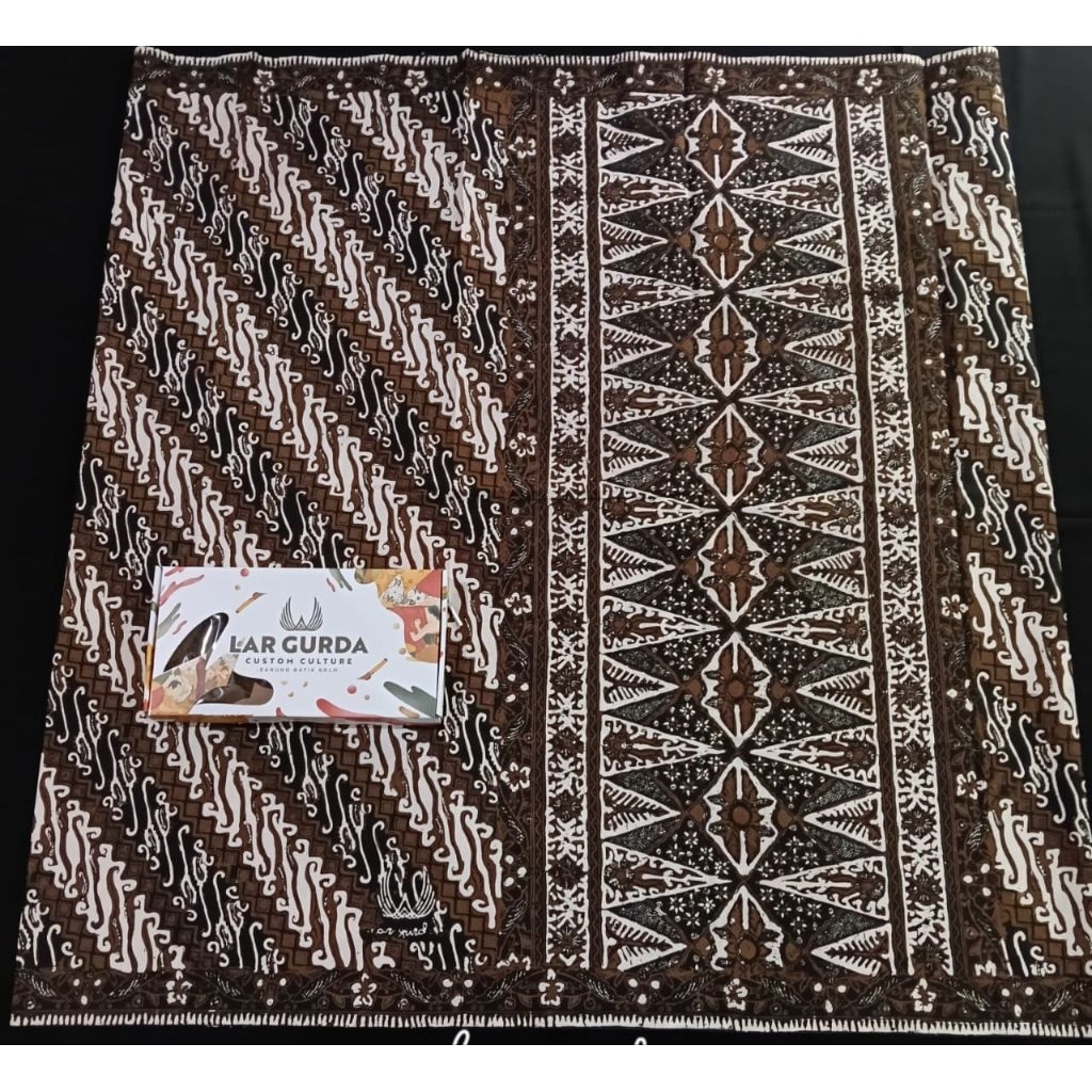 LAR GURDA BLEDAG, Sarung Batik Tradisional