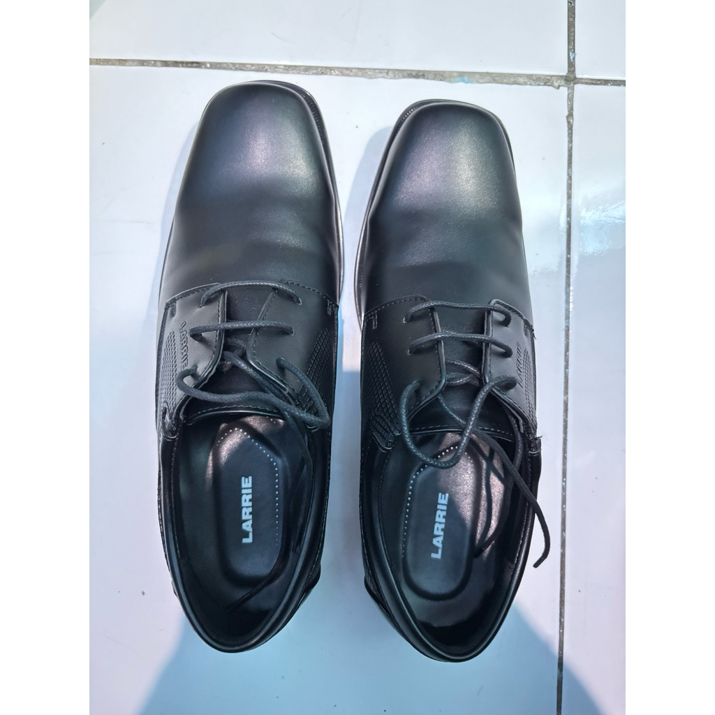 FORMAL SHOES MAN (Brand : LARRIE)