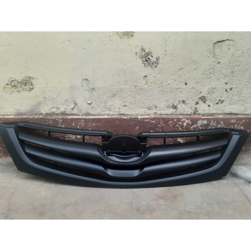 grill depan toyota innova 2008-2010 original