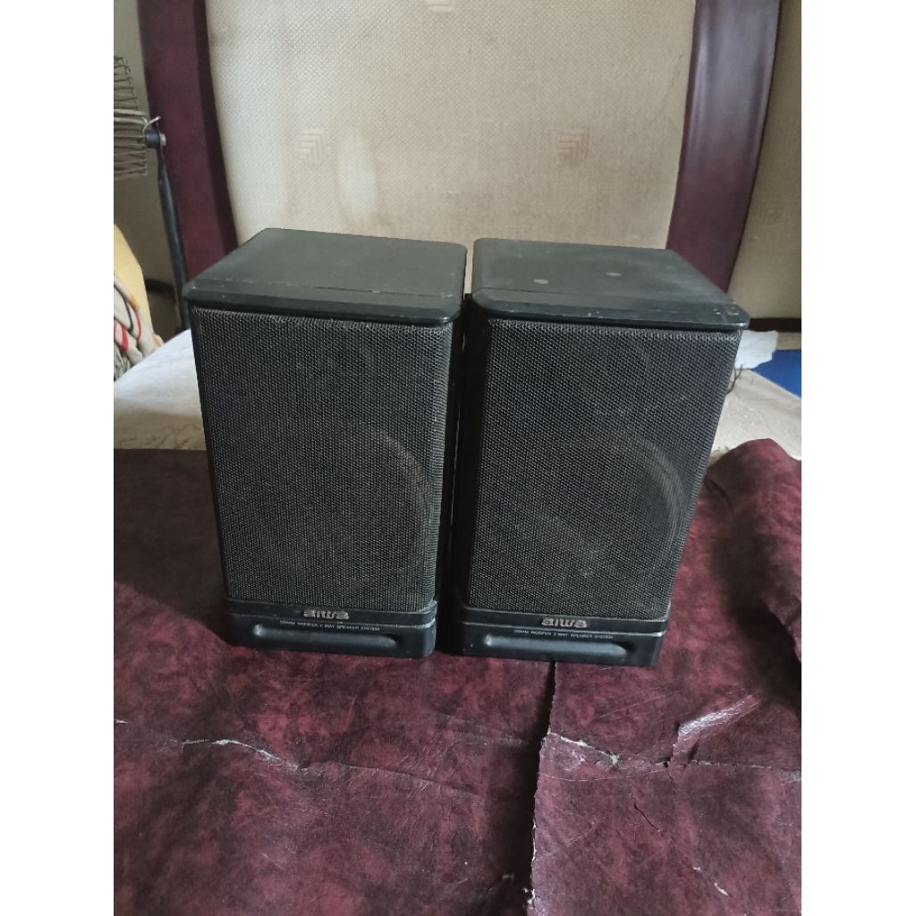 Sepasang Speaker Aiwa