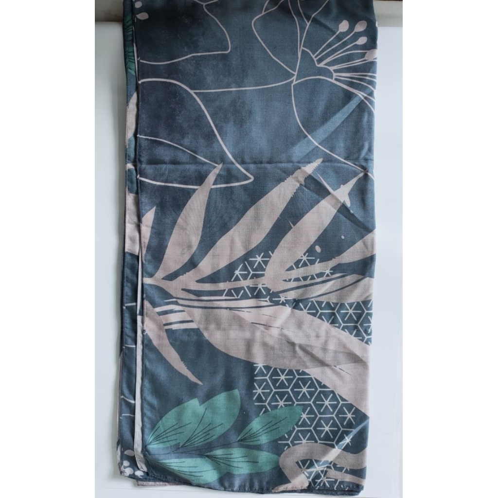 Restu Anggraini scarf - preloved