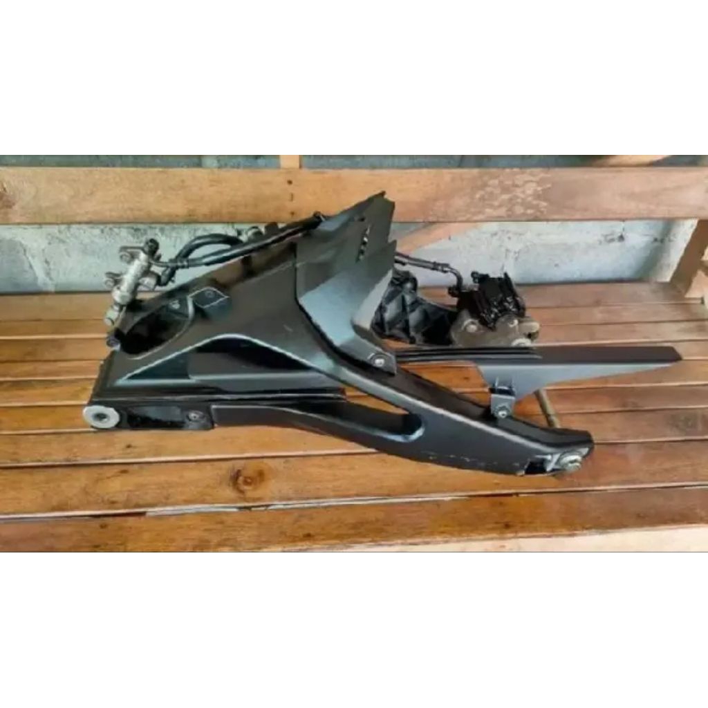 swing arm r15 v3 dan kaliper