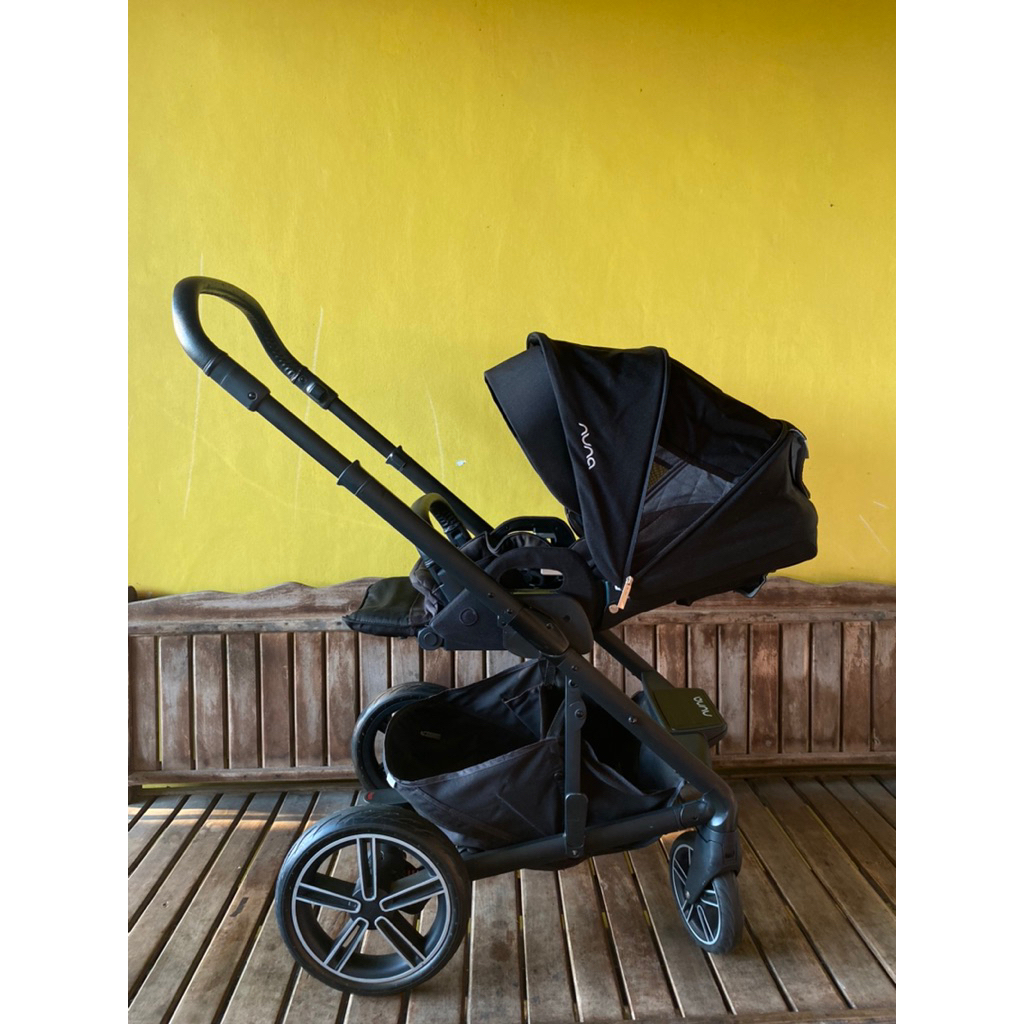NUNA PRELOVED STROLLER