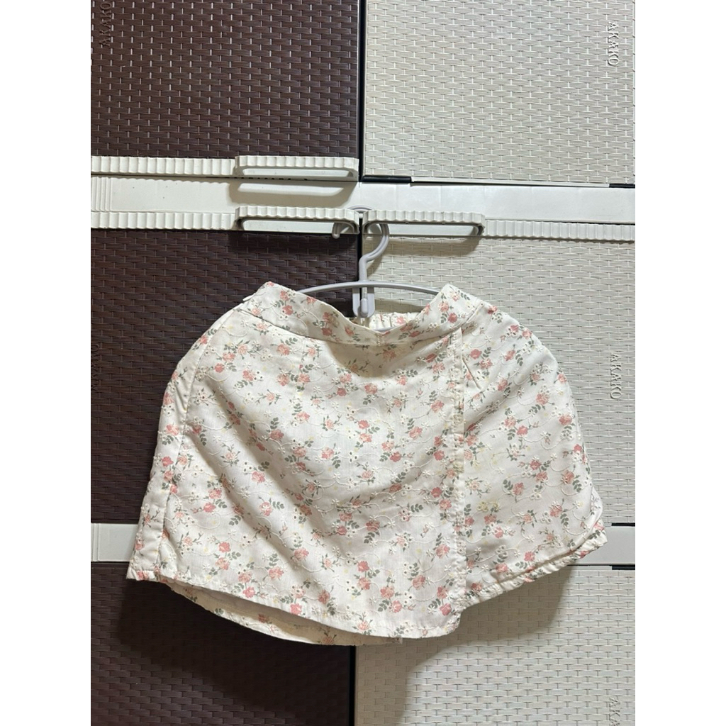 preloved rok celana flowers (warna putih tulang)