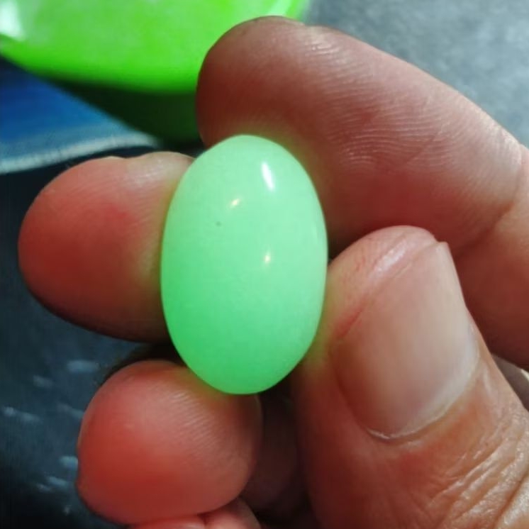 Batu cincin fosfor hijau natural