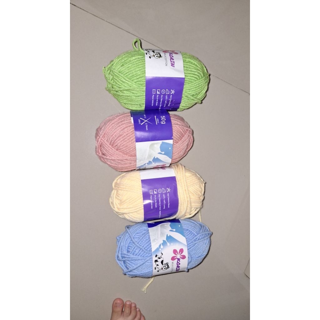 benang rajut cotton milk 4 roll