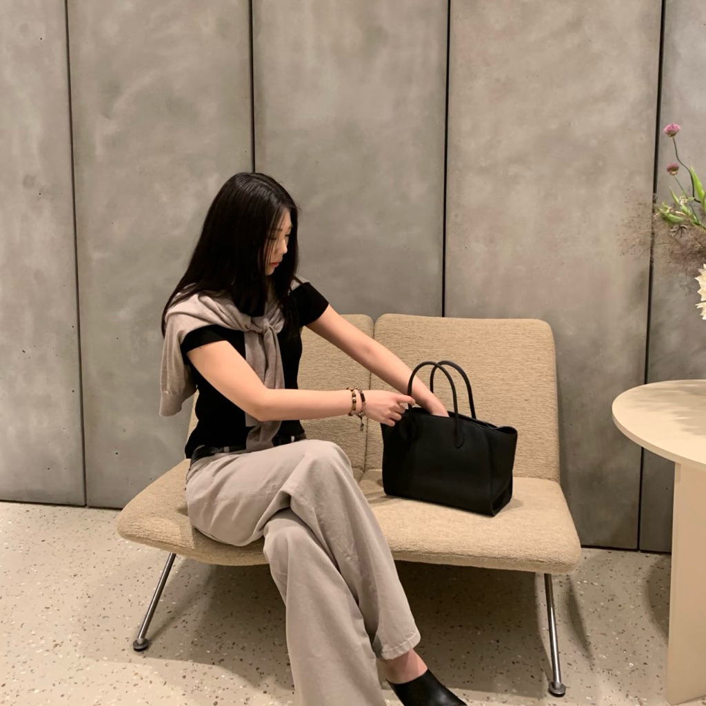 [PRE-ORDER] The Row - Marlo Bag 12