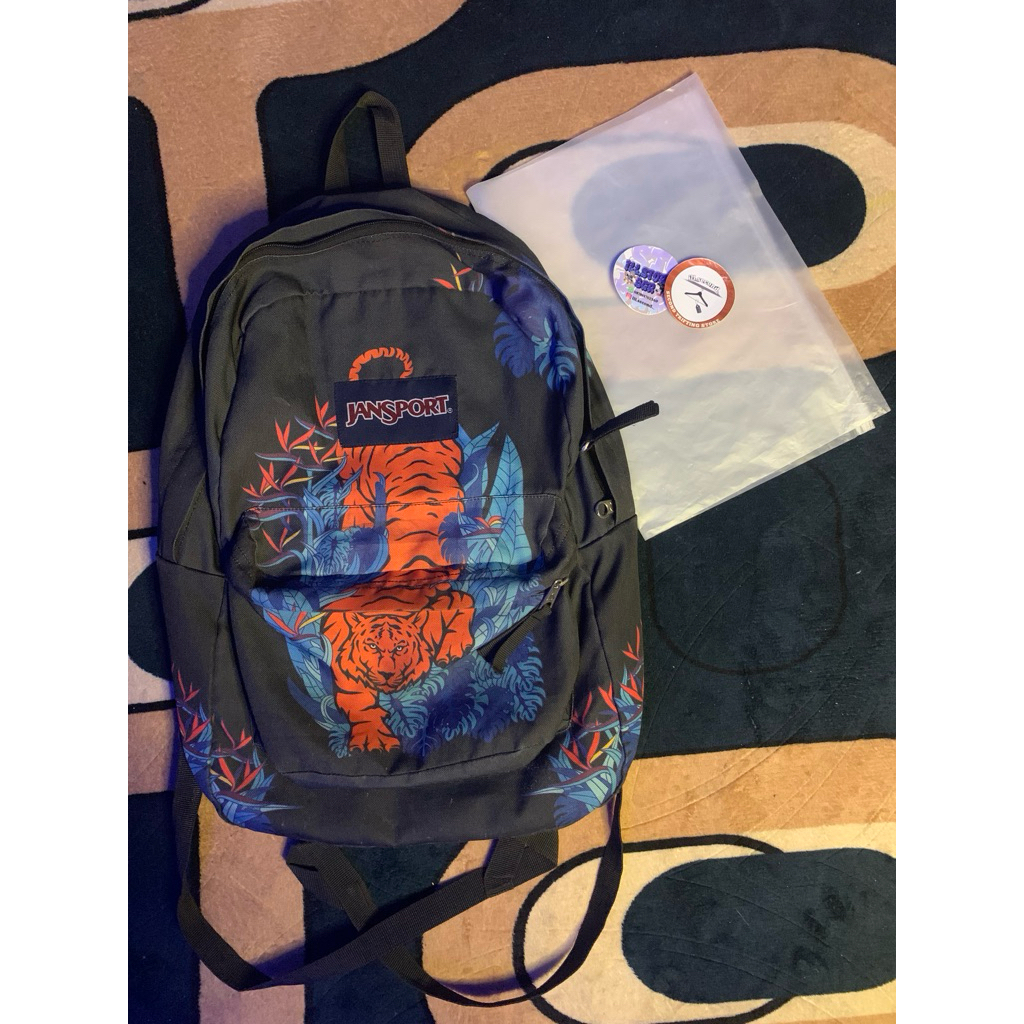 tas jansport motif macan