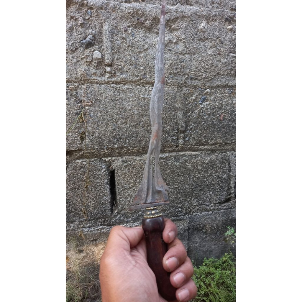 Keris panimbal luk 9 sepuh tangguh majapahit pamor tirto tumetes