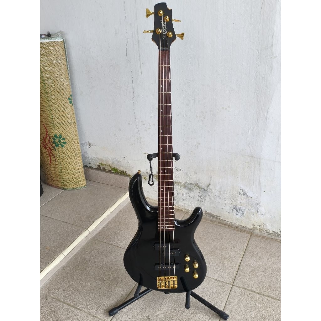 CORT ACTION BASS PLUS