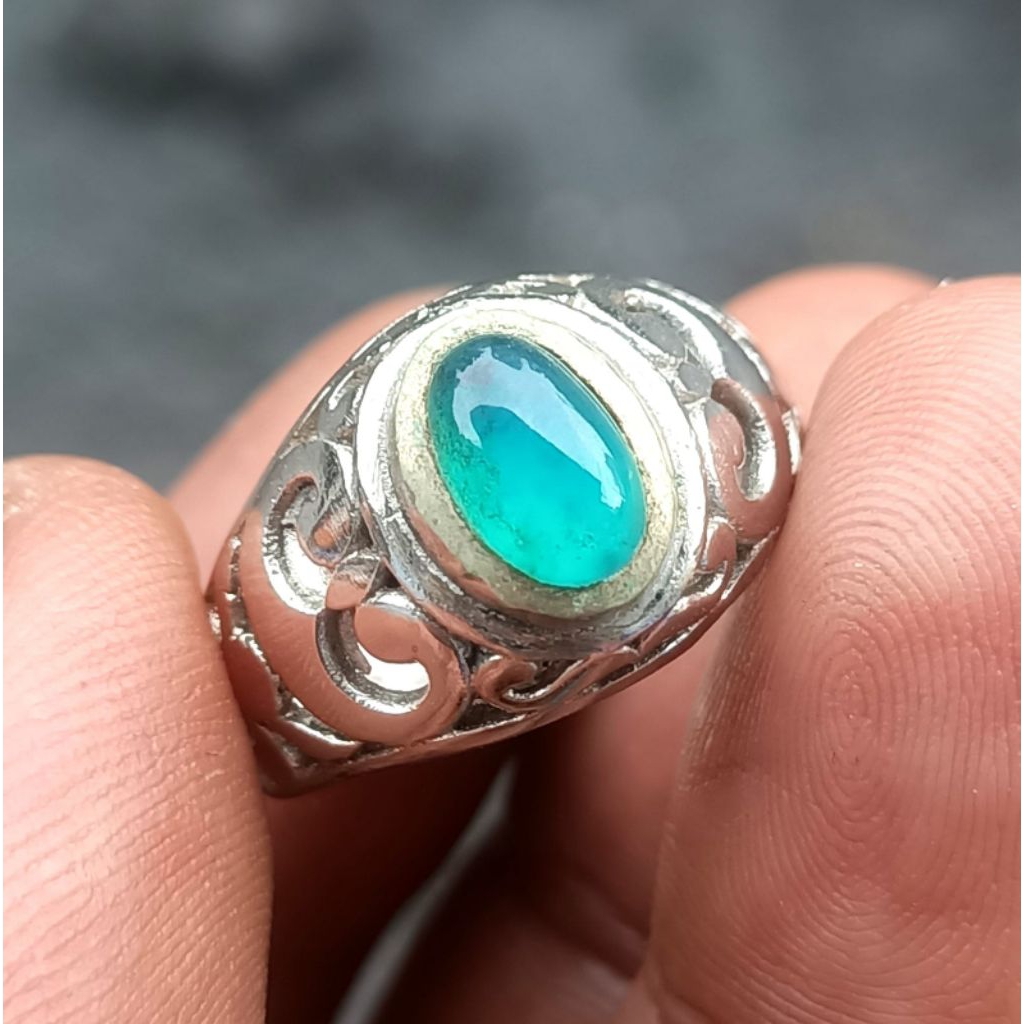 Natural Giwang kristal Bacan Doko