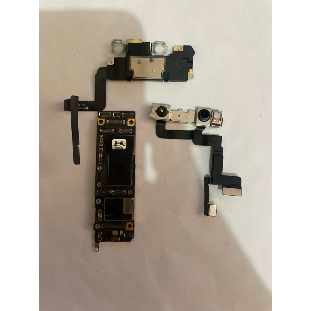 Mesin Iphone 11 128gb ios 26.0.1 ex bypass lock icloud