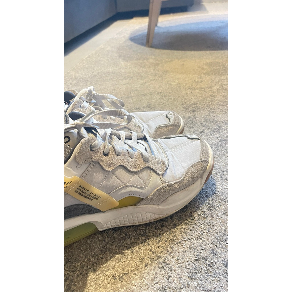 Preloved sepatu sneakers nike bekas