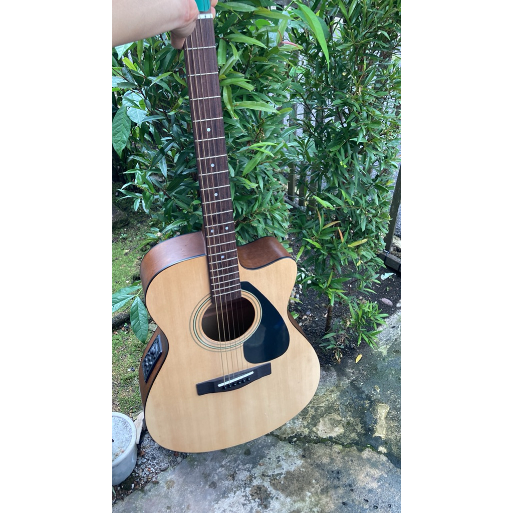 Gitar akustik elektrik yamaha