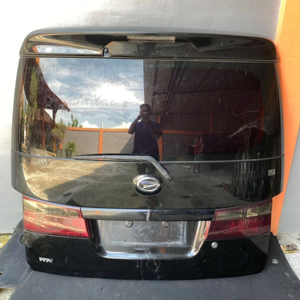 Pintu Bagasi Luxio