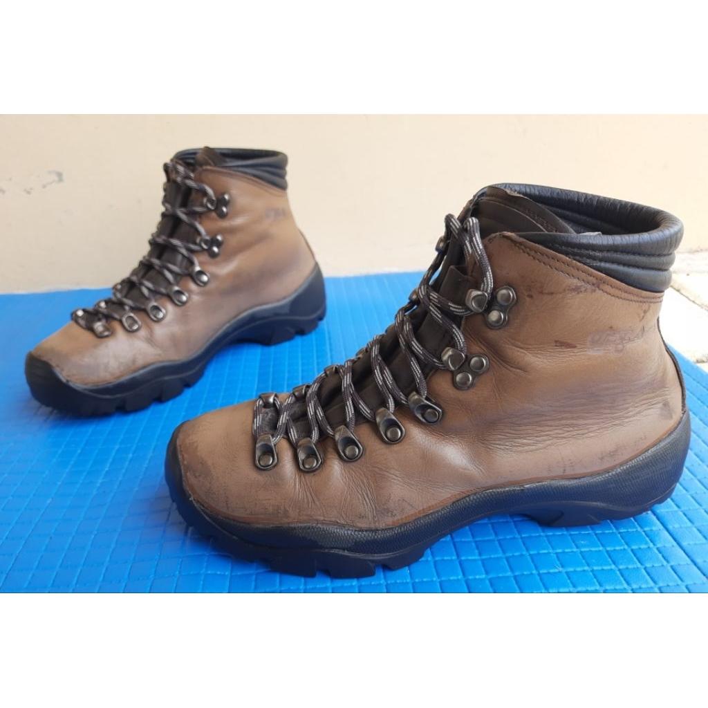 boots outdoor tapak vibram size 40