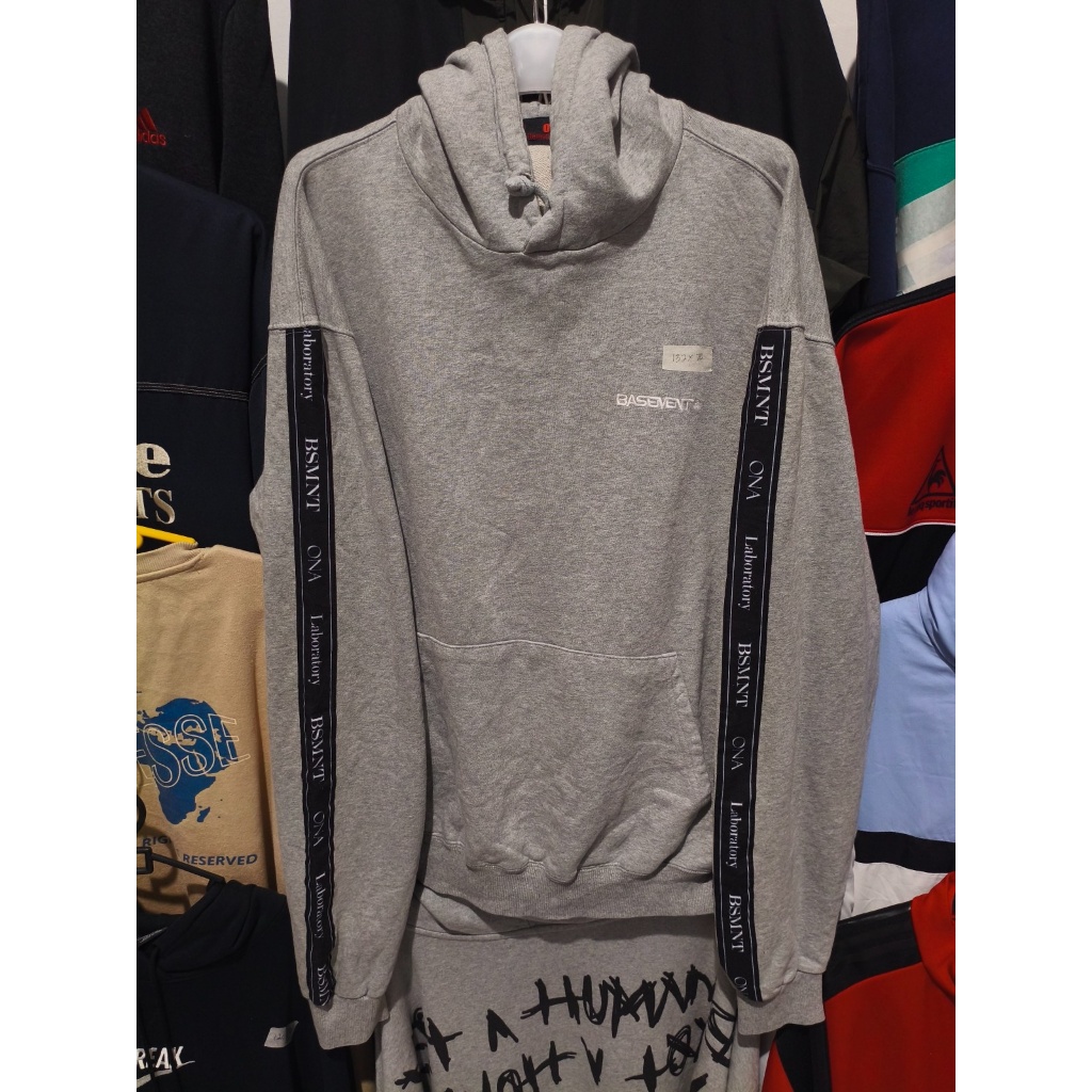 Jaket Switer Hudi Jacket Sweater Hoodie ONA BASEMENT Tapped