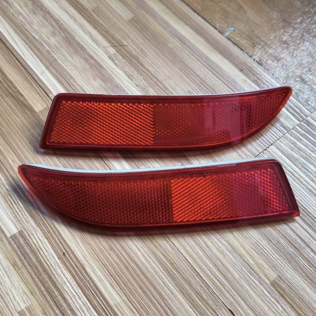 Reflektor Mata Kucing Bumper Belakang Avanza Xenia Original
