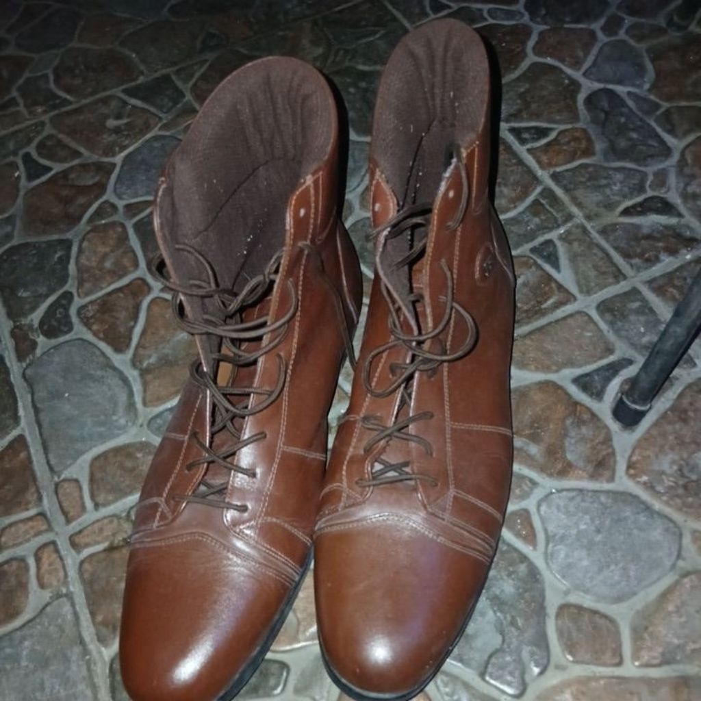 sepatu bally boot