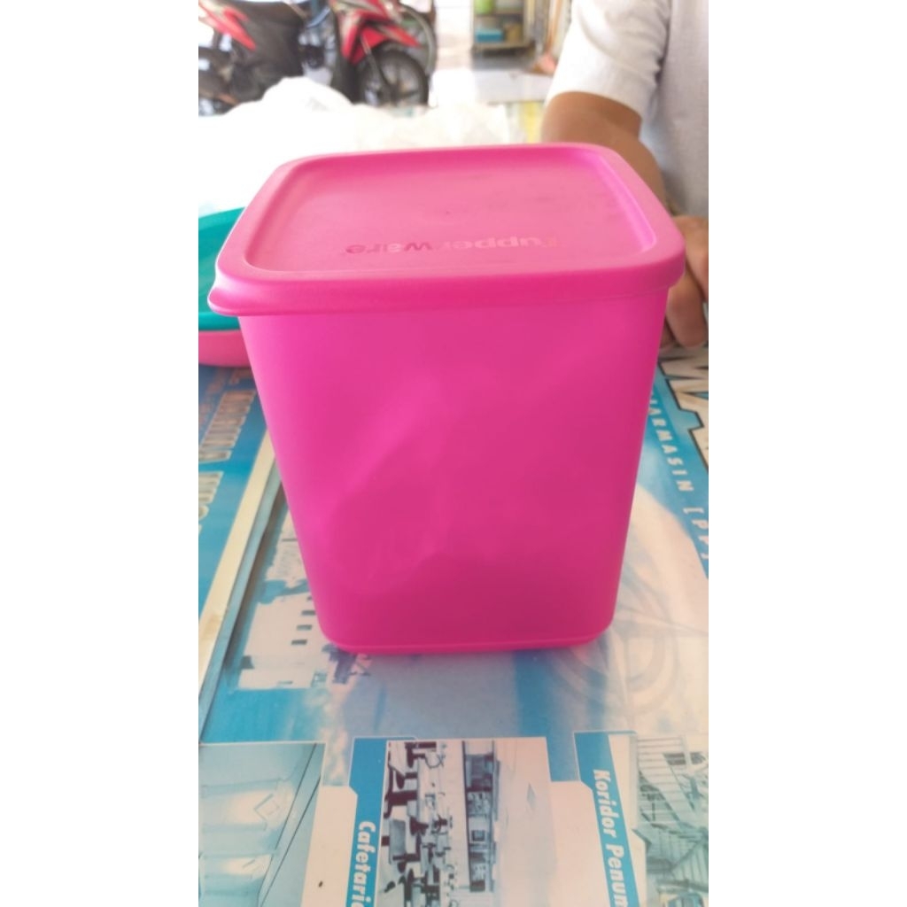 Tupperware large fresh summer pink 1,8L