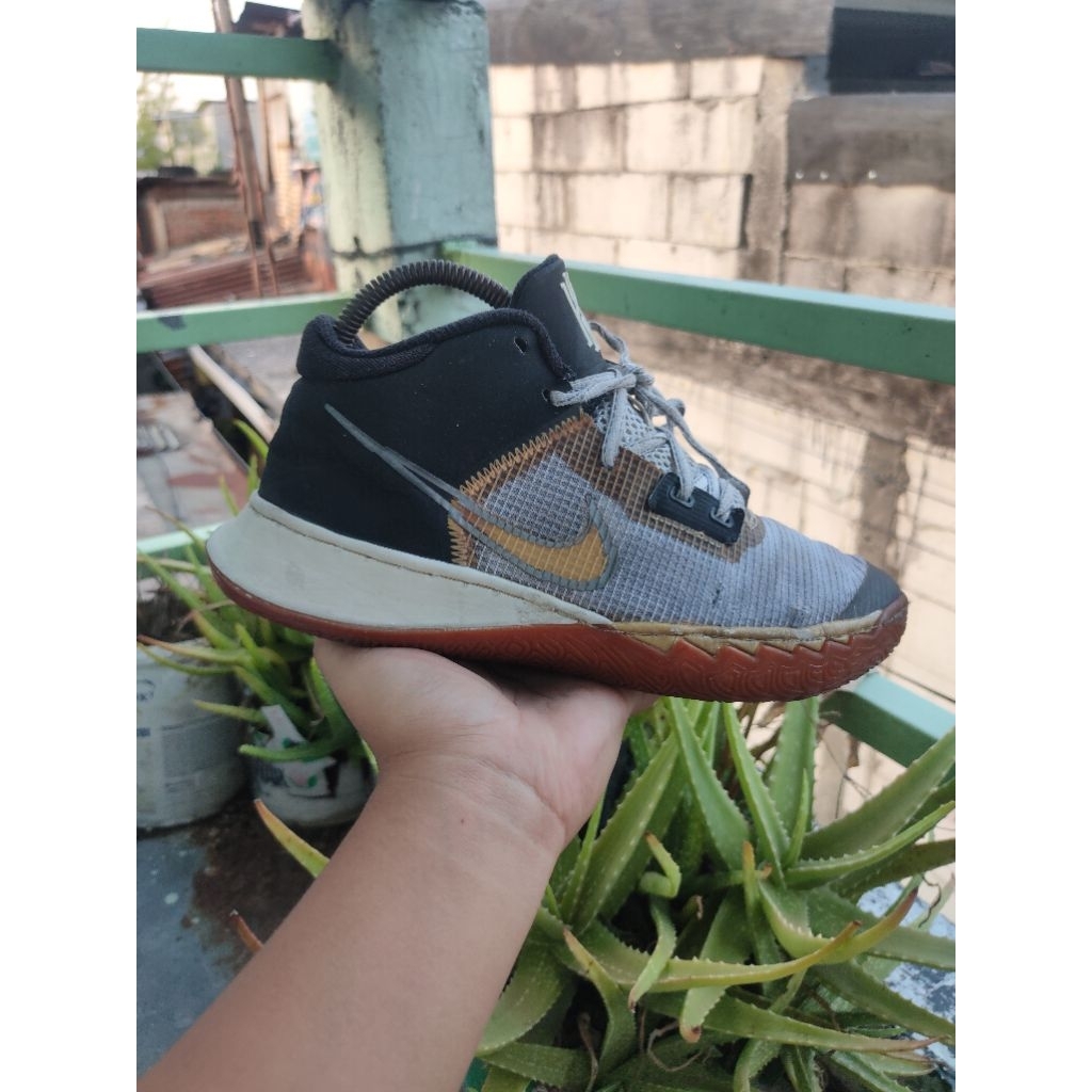 Nike Kyrie Flytrap 4 Black Cool Grey-white Basket Sneakers Original Sepatu BasketSize 38