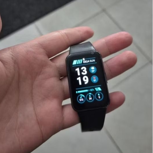 Second SAMSUNG SMARTWATCH FIT 3