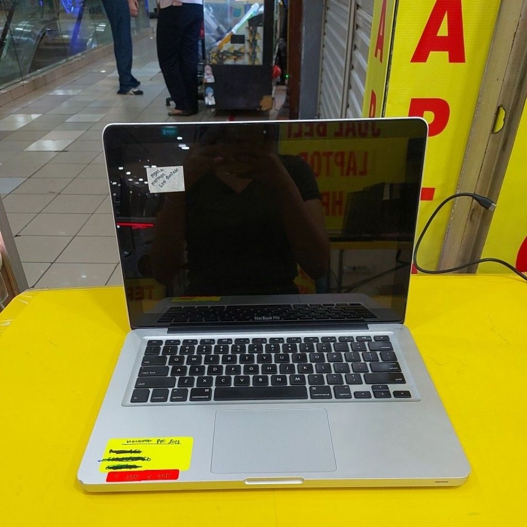 Laptop Macbook pro 2012 A1278 nyala minus lcd rusak tanpa ram tanpa ssd jual casing dan mesin saja n