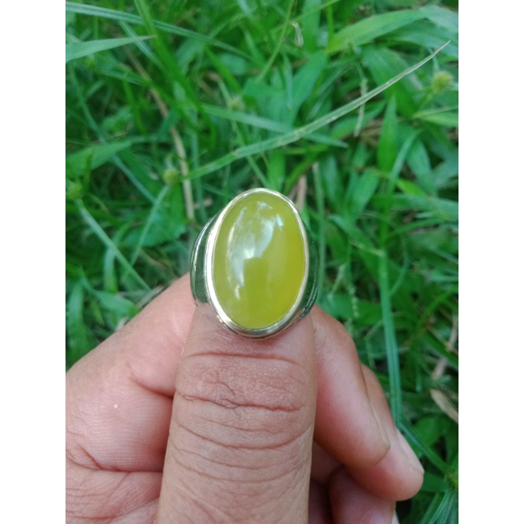 Cincin natural idocrase pucuk pisang