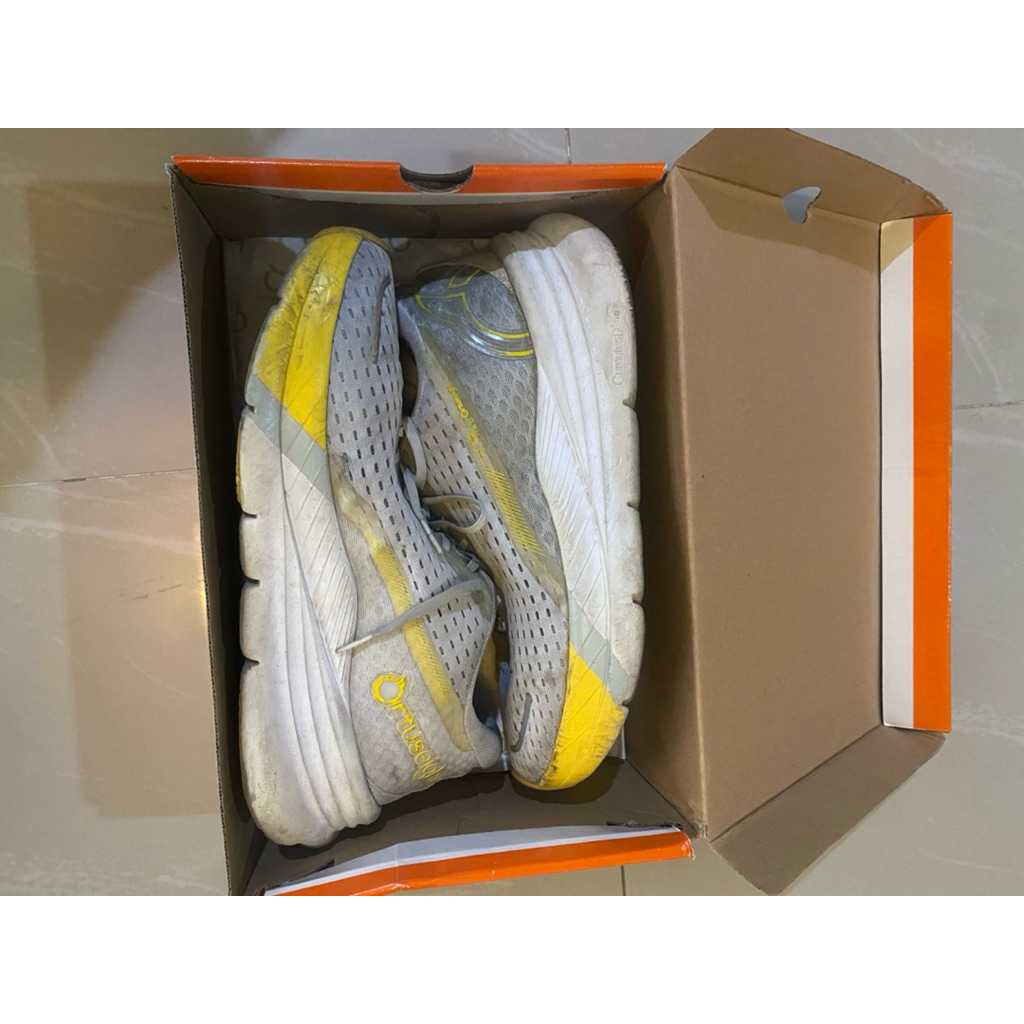 sepatu lari ortuseight