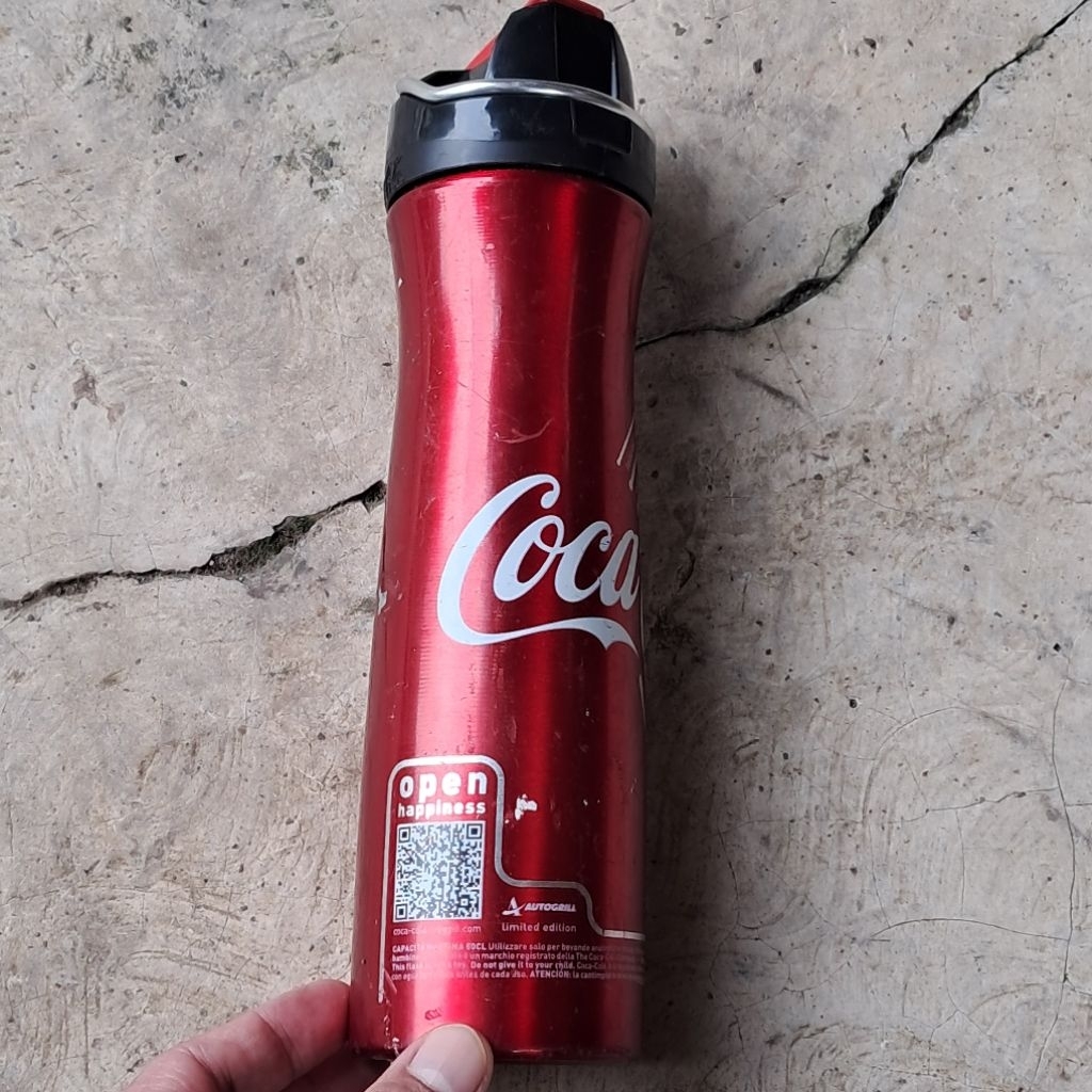 Botol minum tumbler Limited Edition Coca Cola beredar di eropa