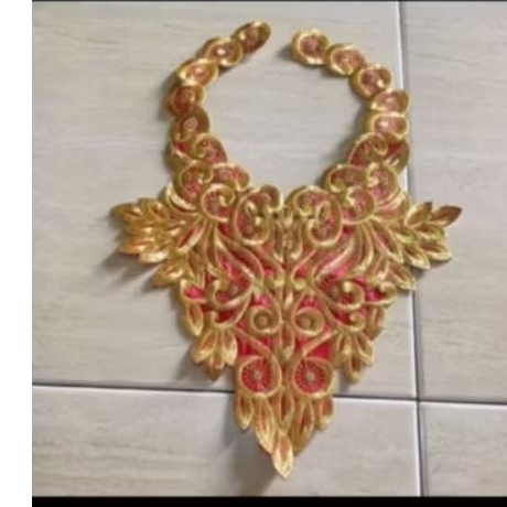 renda bordir coker anak di kain merah