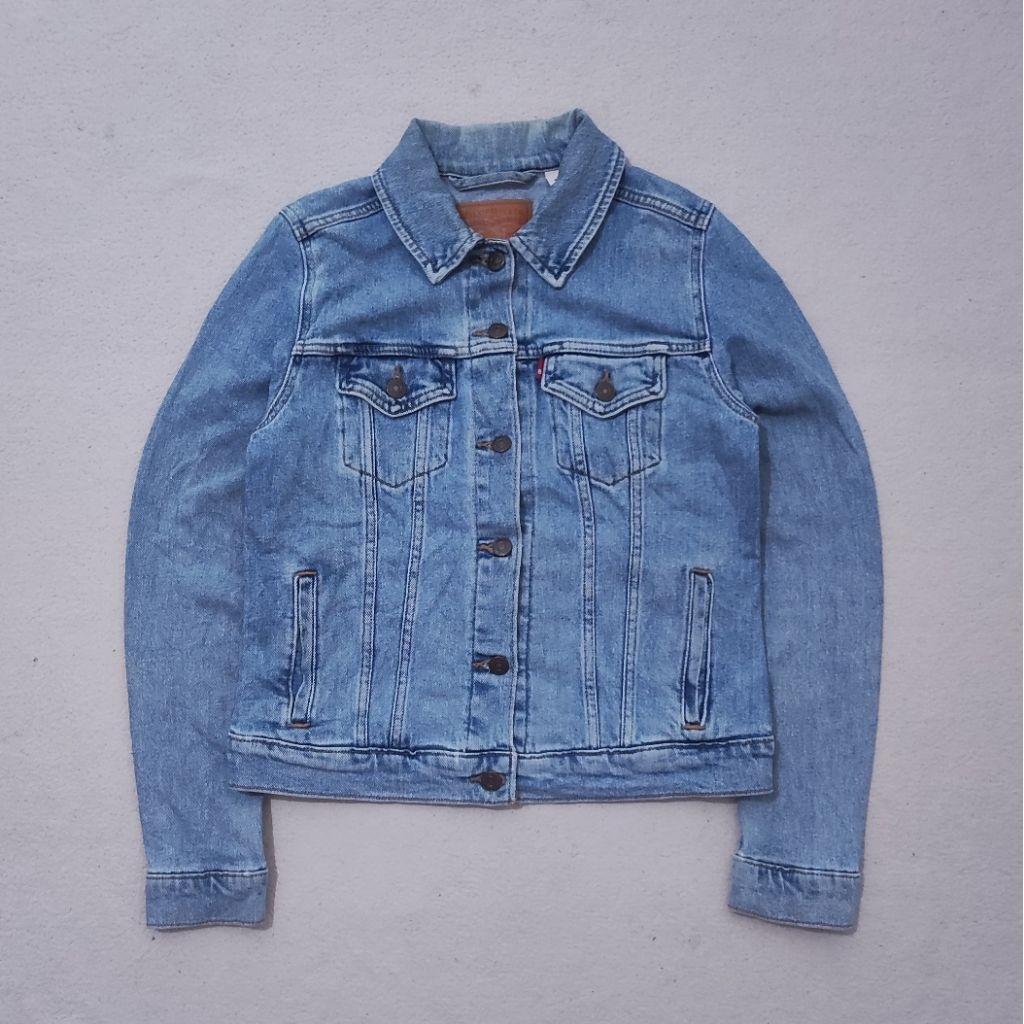 Levis Type III Blue Wash Denim Cropped Trucker Jeans
