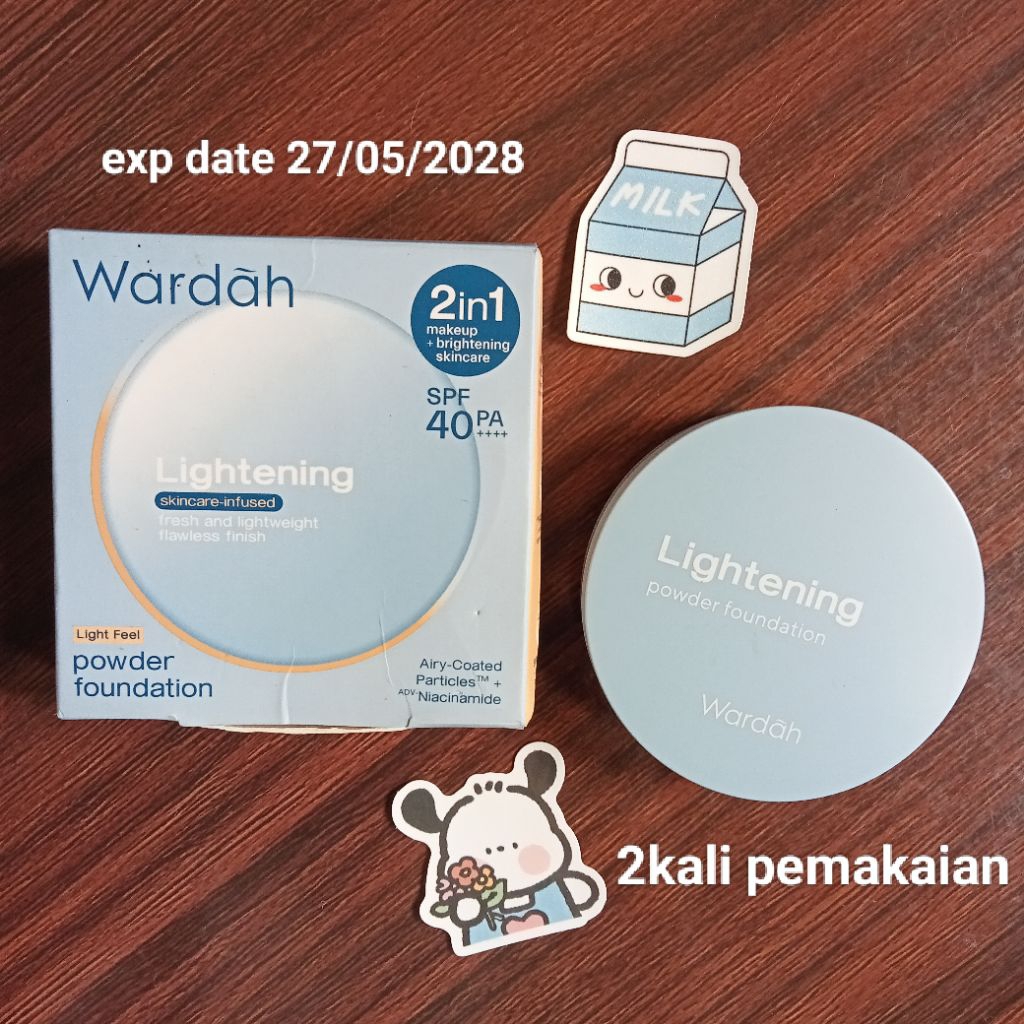 Bedak Wardah Lightening Powder Foundation 2in1