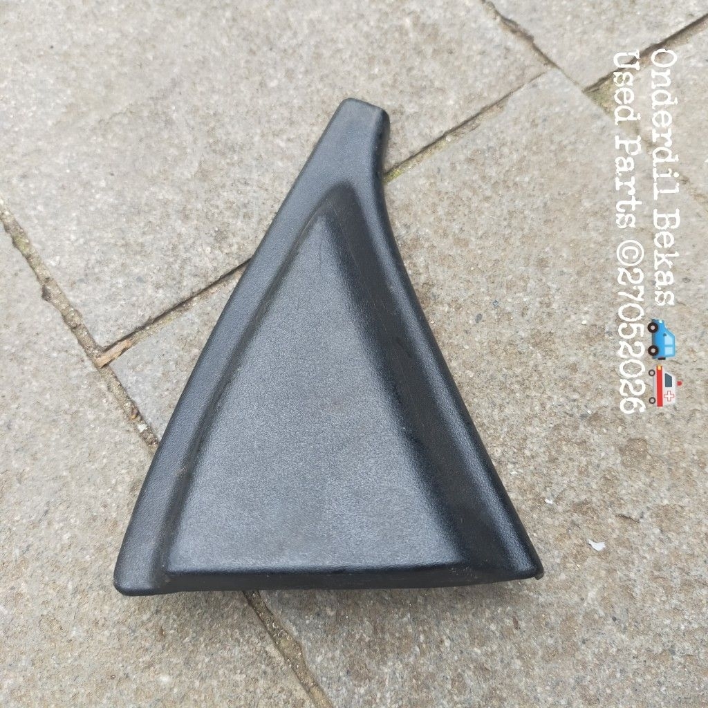 garnish segitiga spion kanan Daihatsu charade cx winner classy