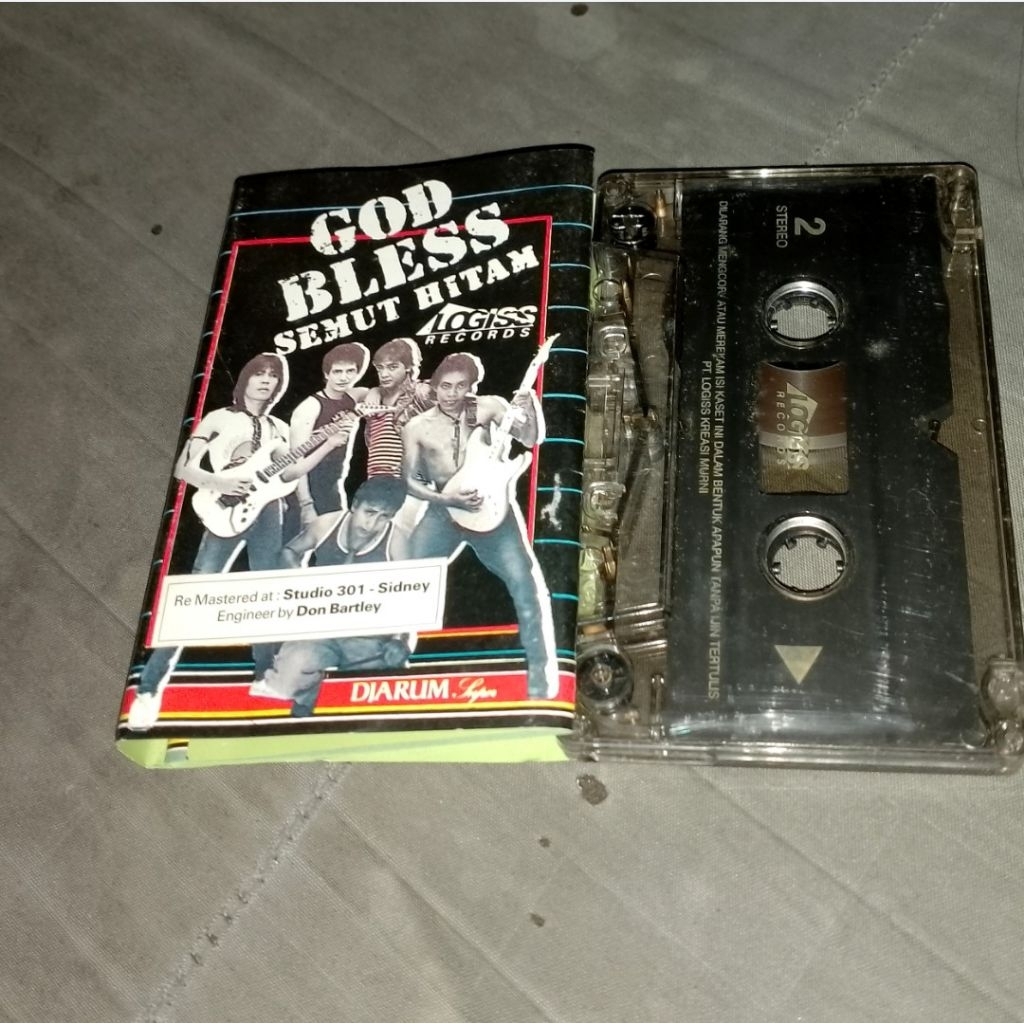 Kaset pita: Godbless-Semut hitam