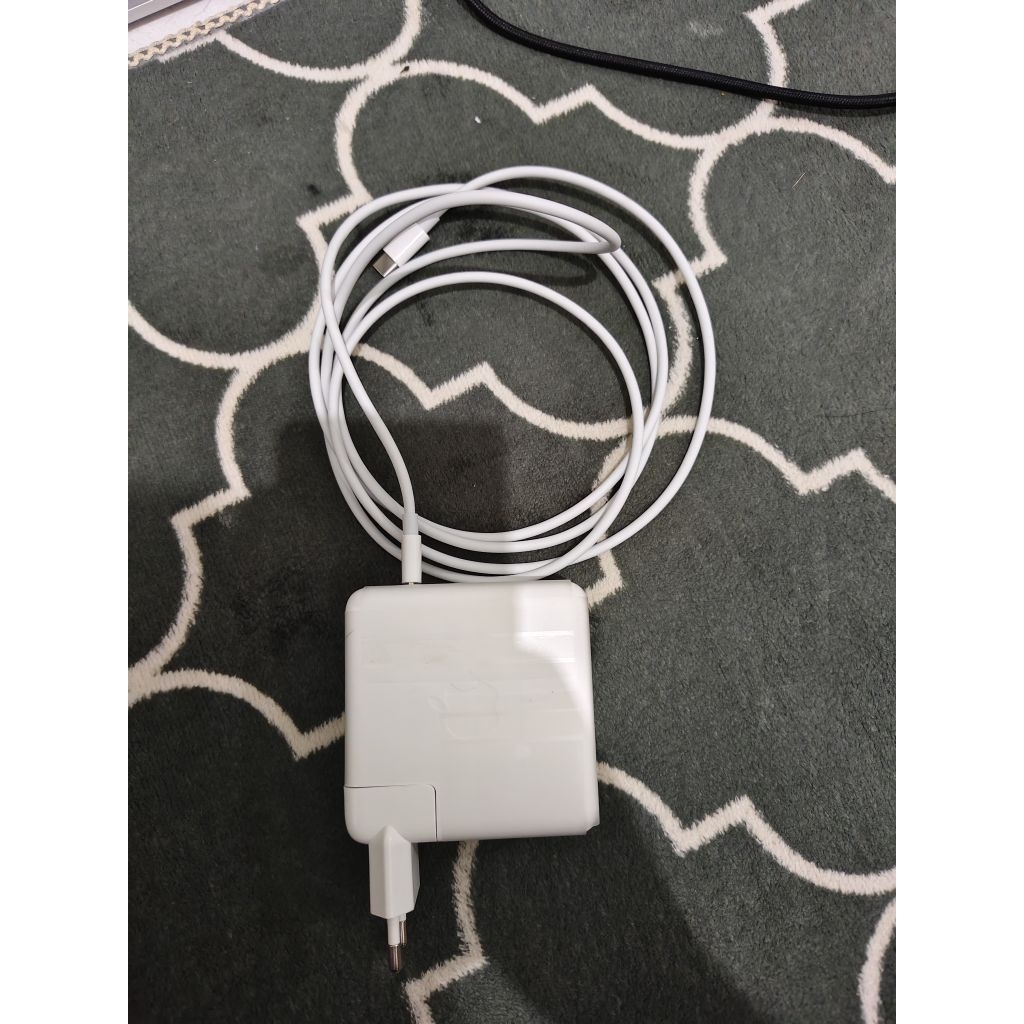 KabelChargerMacbookPro2019