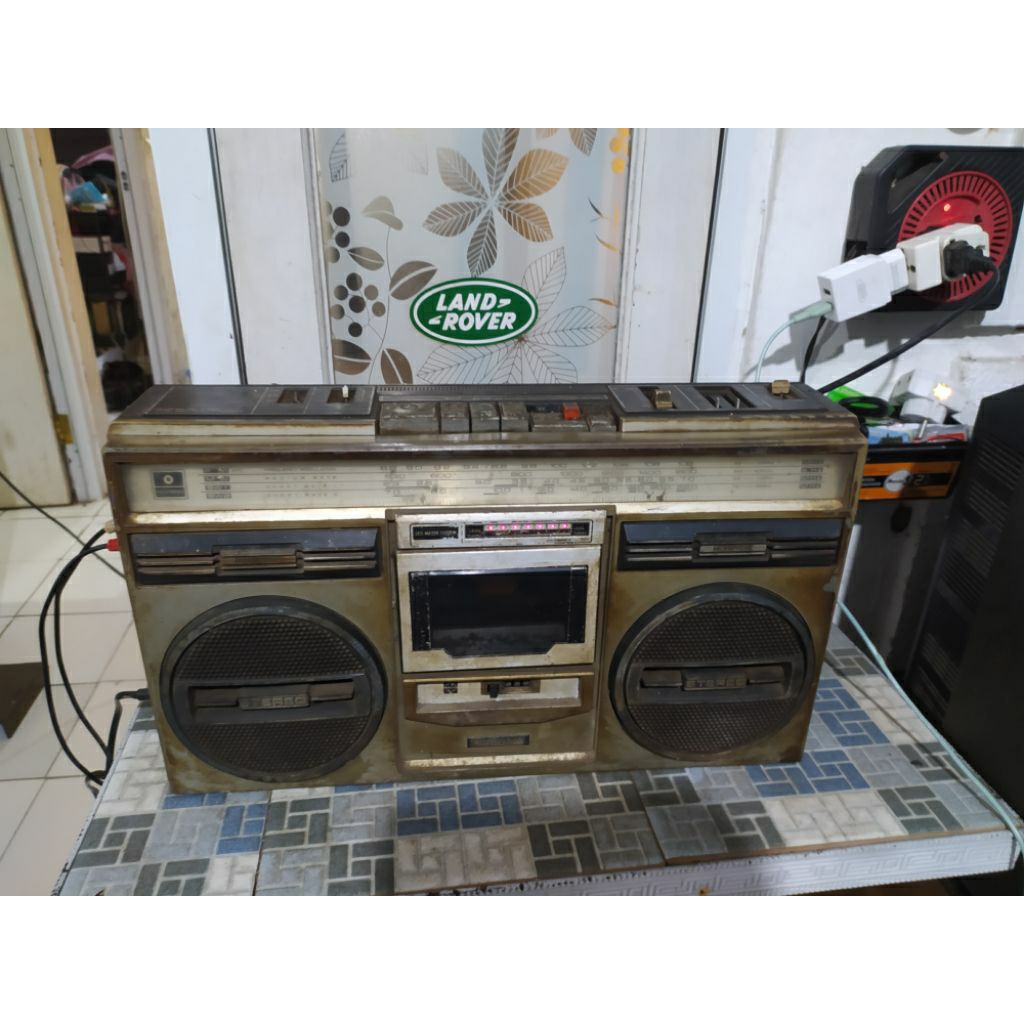 Boombox Vintage Sharp