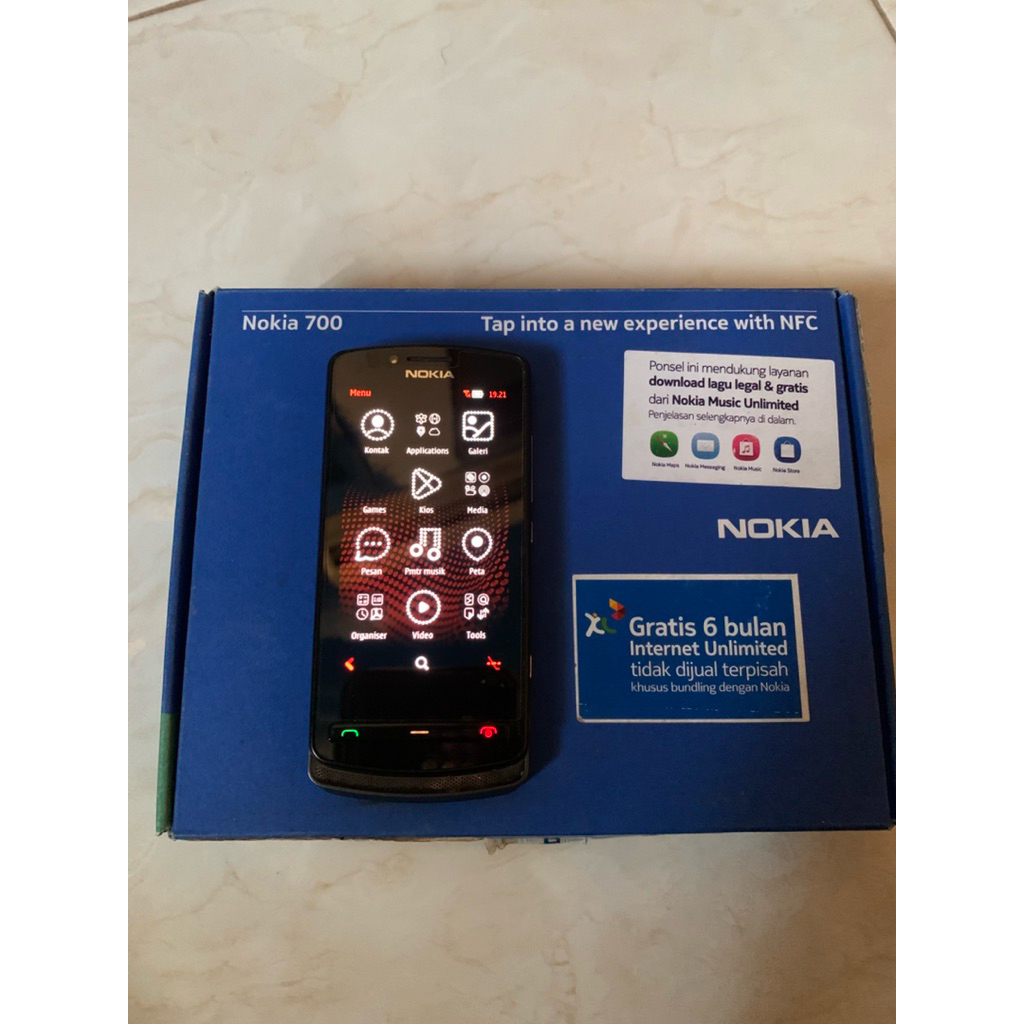 Nokia 700
