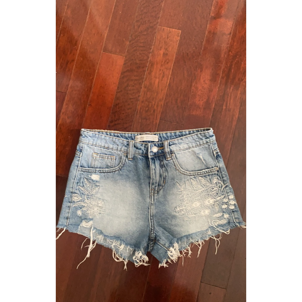 celana pendek denim jeans BERSHKA
