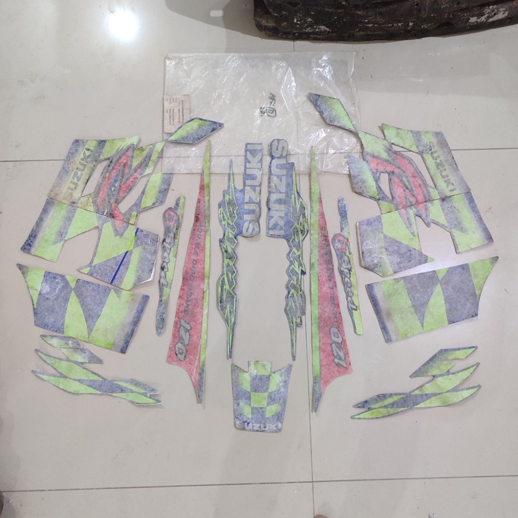 sticker stiker striping body bodi suzuki satria R 120 satria lumba kenny robert original indomobil