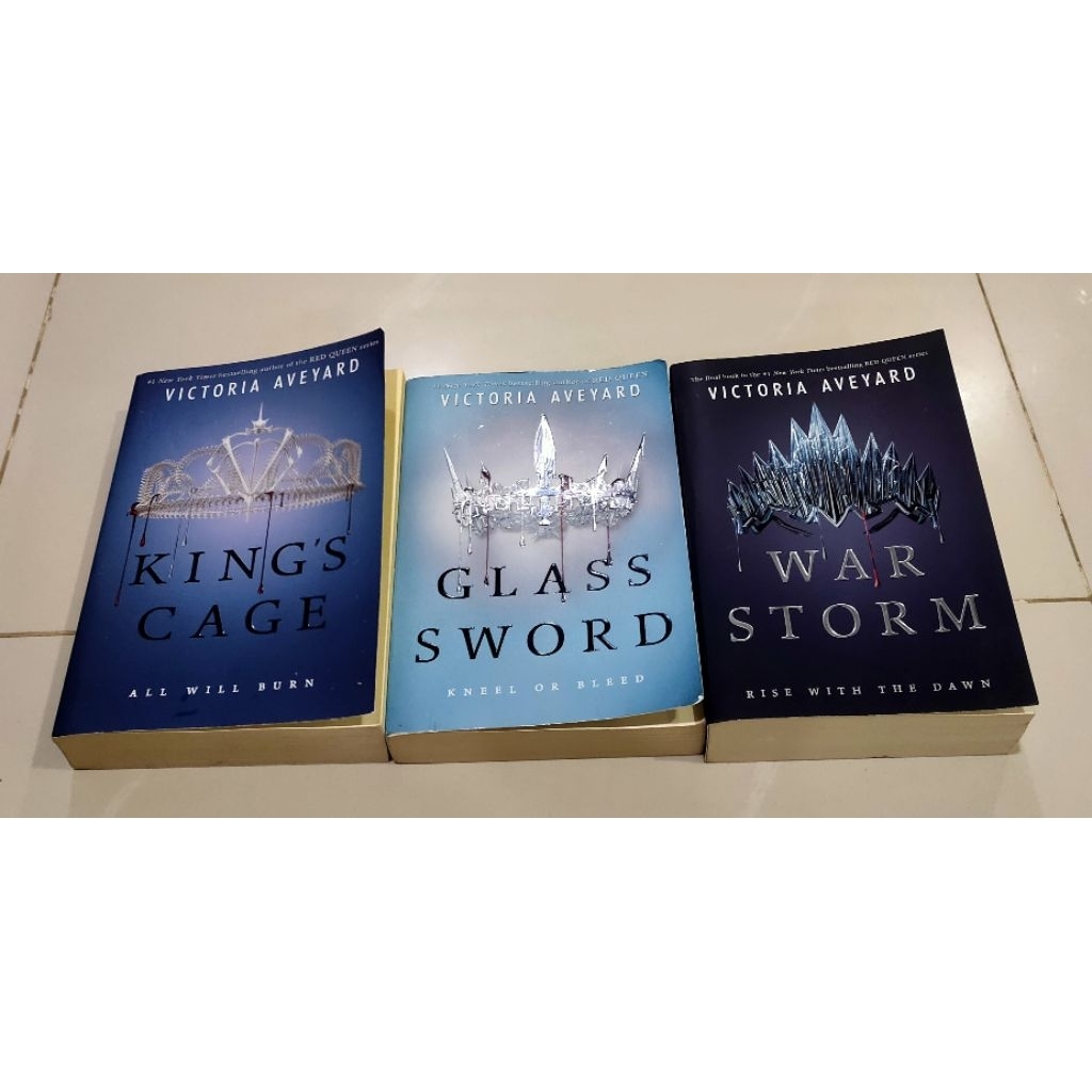 [PRELOVED] Novel Red Queen Series - Victoria Aveyard Original English (Glass Sword, King's Cage, War