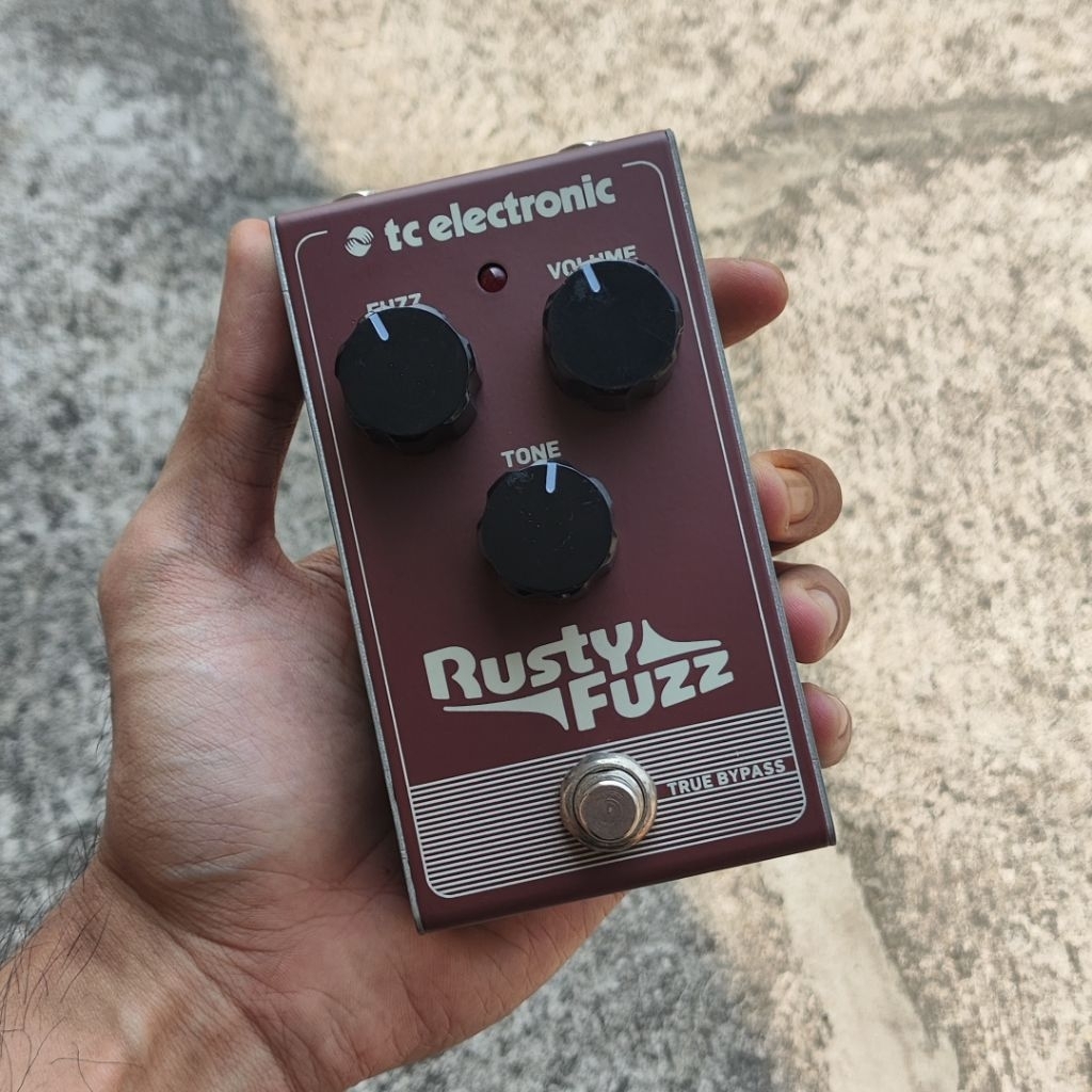 Tc electronic rusty fuzz pedal efek gitar fuzz face